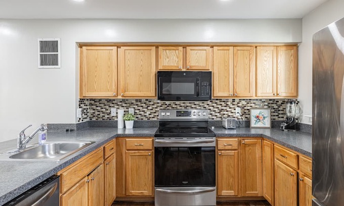 Navy Yard House | LUX Entire Home in DC 3-Bedrooms