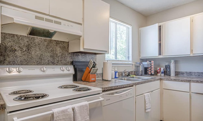 Columbus Apartment | Comfy 2 bedroom Travel Apt