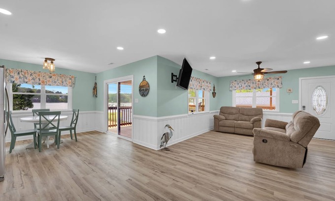 Dutton House | River Views