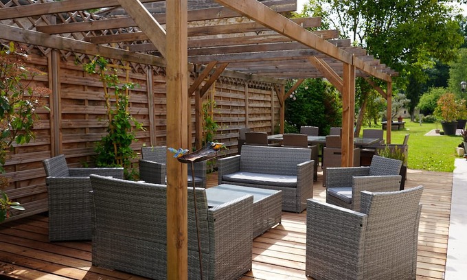 Gauriaguet House | Holiday Home 'Gîte Le Bijou' with Shared Pool, Wi-Fi and Air Conditioning