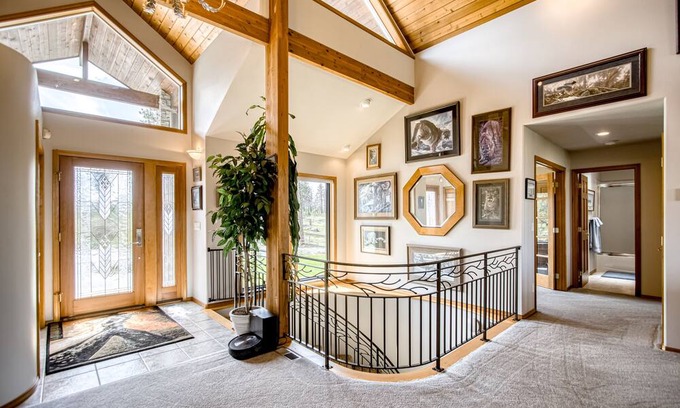 Cheney House | Vast countryside house with wide-ranging views, double deck, bar, & fireplaces