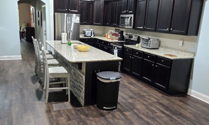 Gulfport House | 5 bedroom 3 full baths 6 miles from the beach.