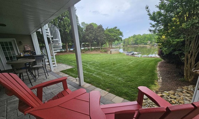 Mooresville House | Lake View, Community Dock and Pool next door, Kayaks, Sleeps 12, boating options