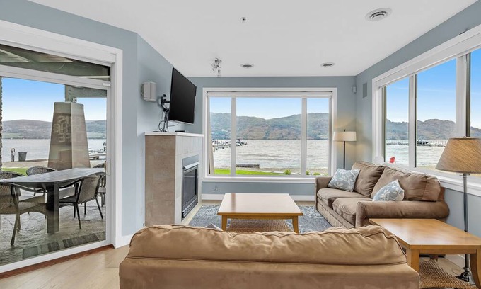 Westbank Condo | 7101 - Grand Lake - Boat Slip Availablenn