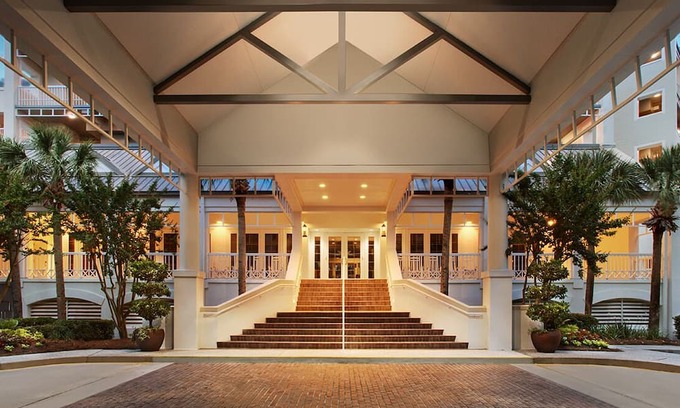 Harbour Town Resort | Marriott Harbour Club Resort - 2 Bedroom, 2 Bath, Kitchen, Living Area