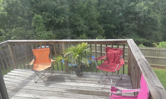 Snellville House | The Getaway 3 bdrm-2ba