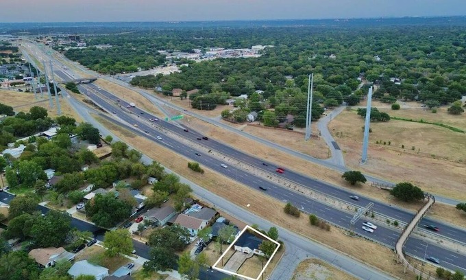 Handley House | Cozy Home off highway 15 min from Downtown or AT&T stadium