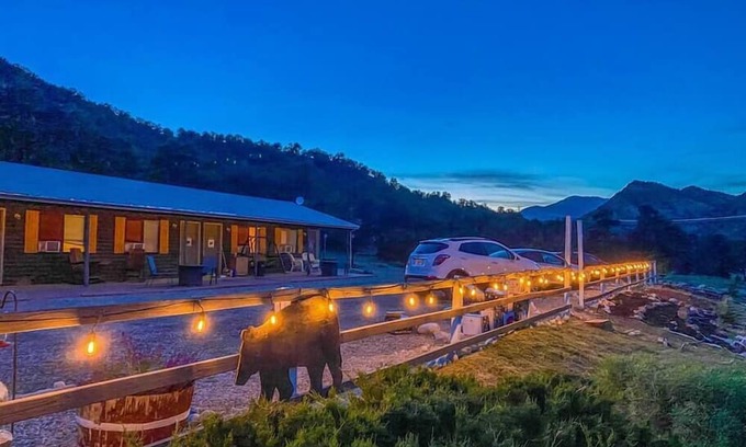Howard House | Black Bear Lodge 6 Su