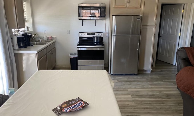 Palisade Apartment | Private and comfortable clean and a bubbling hot tub two bath rooms one bedroom