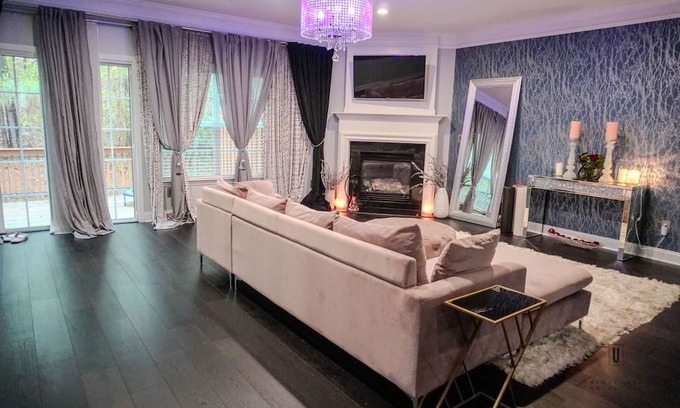 Sandy Springs House | Sandy Springs/Truist. 2 Kings. Gated. 11 miles to Lenox. 6 miles to Perimeter.