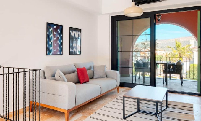 Alacati Apartment | Luxury Flat w Balcony and Shared Pool in Alacati