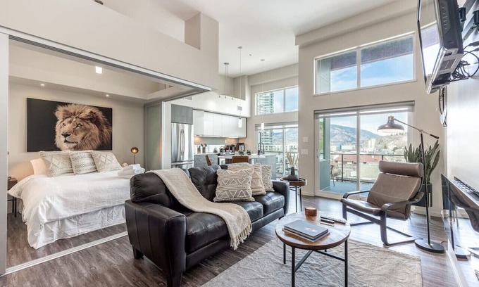 Cultural District Apartment | Luxury Penthouse Suite In The Heart Of Downtown