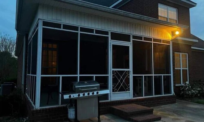 Evans House | Masters Rental, 20 min drive