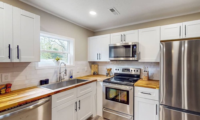 McKinney House | Dog-friendly home near downtown with grill, streaming, washer/dryer, small deck
