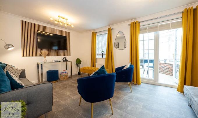 Manchester House | Comfy House - Sleeps 14 - 14 min to City Centre