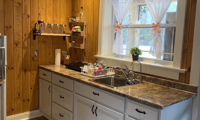 North Kawartha Cabin | Cozy Gateway on Eels Lake