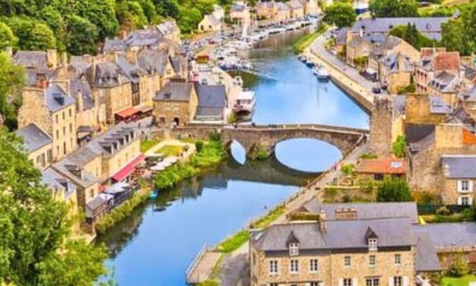 Dinan Apartment | Bright, cozy apartment in the heart of Dinan