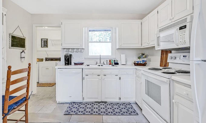 Myrtle Grove House | Golden Retreat 3Br/2Bath near Carolina Beach and parks!