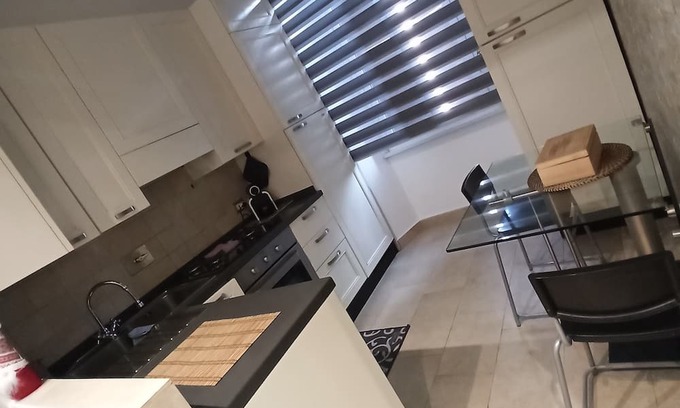 Tuscolano Apartment | La Luna and La Gatta, strategic location, well served by public transportation