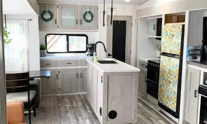 Sequim House | Cozy Camper in Sunny Sequim