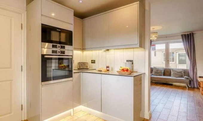 Kirby Misperton House | Spacious 6 bed w/hottub near Flamingo Land
