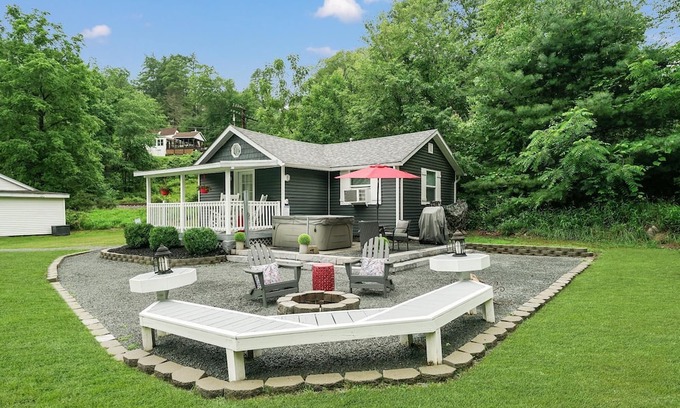 Millrift Cottage | Romantic Cottage for Two in the Pocono's