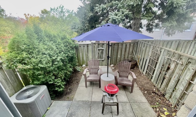 Mississauga Valleys House | Entire 3 Bedroom Townhome