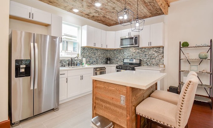 San Jacinto House | Zimmermannshaus, Coastal Charmer, Walk to Beach