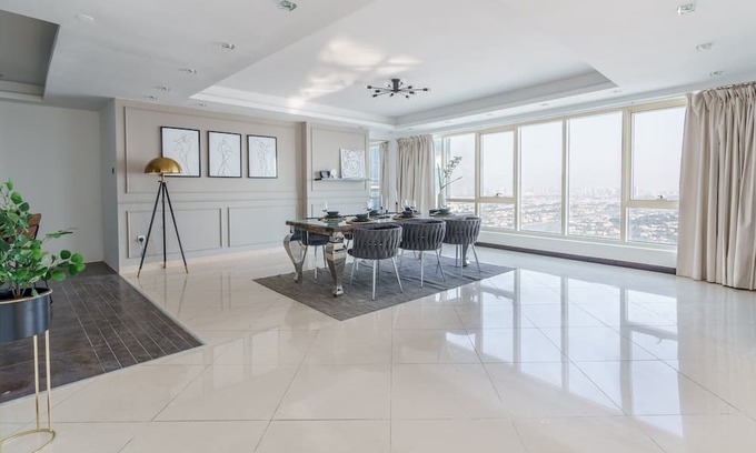 Jumeirah Lake Towers Apartment | GuestReady - Penthouse with a Private Pool