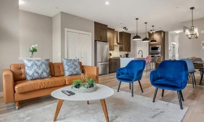 Calgary House | Luxury Home; Mins to Airport; 3 Bedroom; MainFloor Office; Gourmet Kitchen