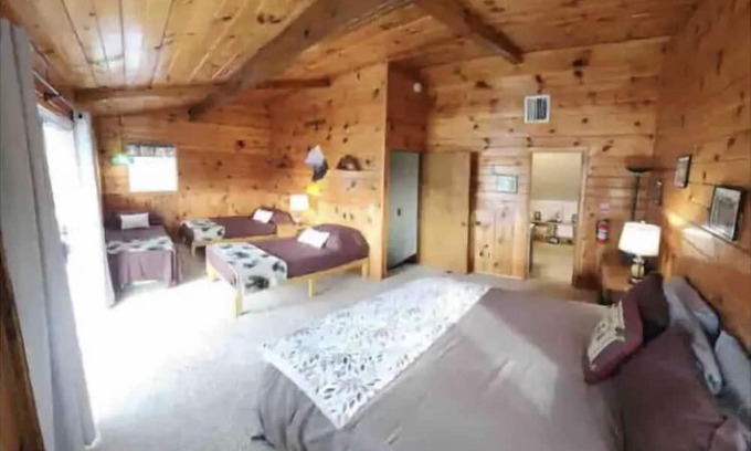 Bass Lake Cabin | Franklins amazing lake view cabin with boat slip & private Marina
