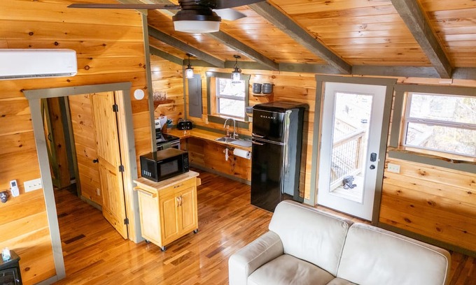 Stanton Cabin | Suspended SkyView Cabin Near RRG