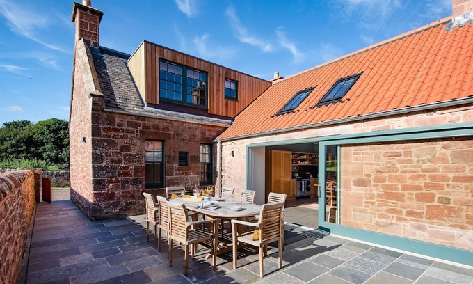 Haddington Cottage | GRIEVE'S COTTAGE AT PAPPLE STEADING - A beautiful 4 bedroom rural retreat close to East Lothian’s ou