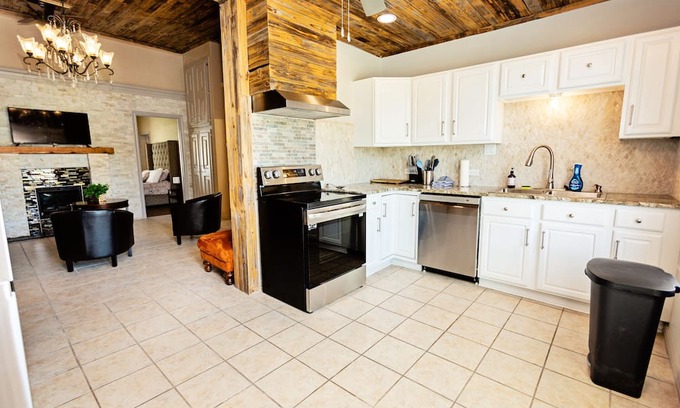 Falls County House | Peaceful home located in Central Texas right off of I-35 corridor. Pet friendly