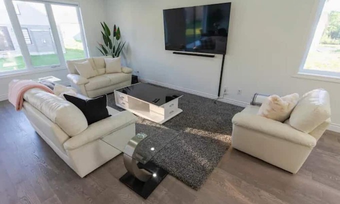 London House | Spacious Dream Home for You and Yours