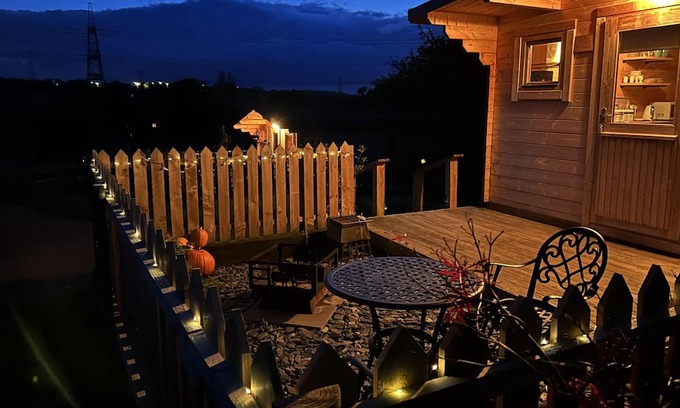 Chesterfield Cabin | Captivating 1-Bed Lodge in Chesterfield