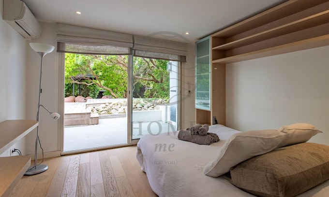 Le Canon Villa | Architect-designed villa for 13 people with pool, at the village of Le Canon