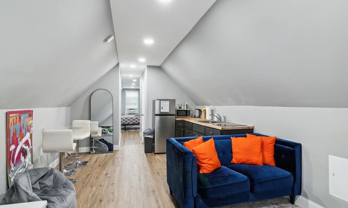 Elizabeth Apartment | Stylish and Cozy Attic in Elizabeth/Great location near Newark Airport