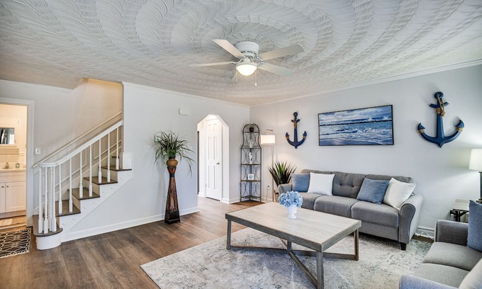 Chic's Beach Condo | Virginia Beach Condo: 2 Blocks to Ocean!