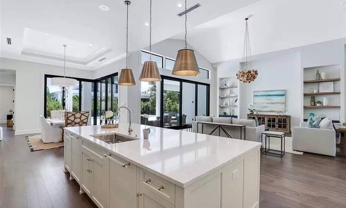 Moorings House | New Moorings Rental w/4BR, 4.5 Bath, Den & Pool