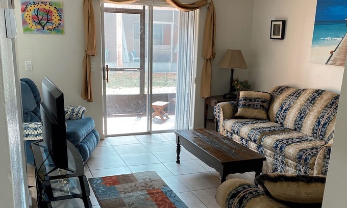 Interchange Square Apartment | Close to Everything