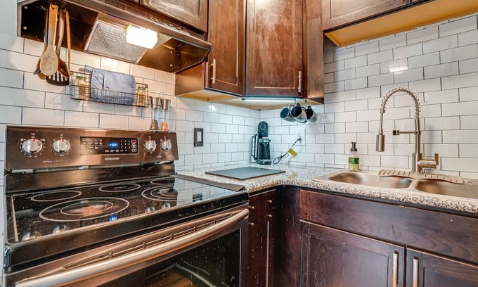 Nashville House | Charming Townhome - 8 Mi to Downtown Nashville!