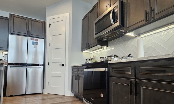 Point Venture Apartment | 3BR/2BA Upper-Level Retreat. Lakeview. Community beach access.