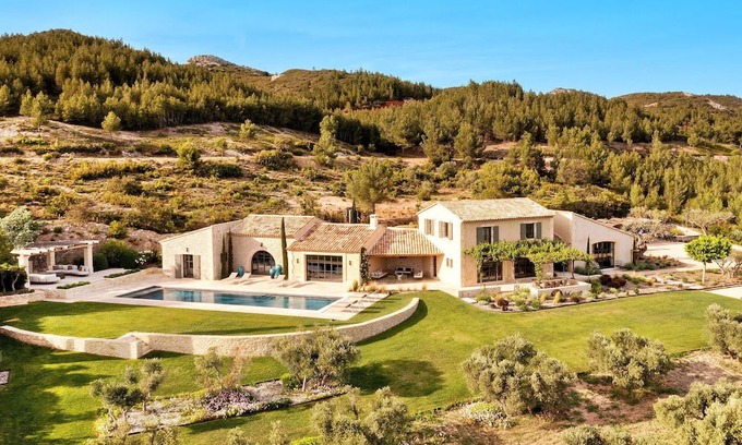 Maussane-les-Alpilles House | Experience the height of luxury in this air-conditioned vacation villa for up to 12 guests, nestled