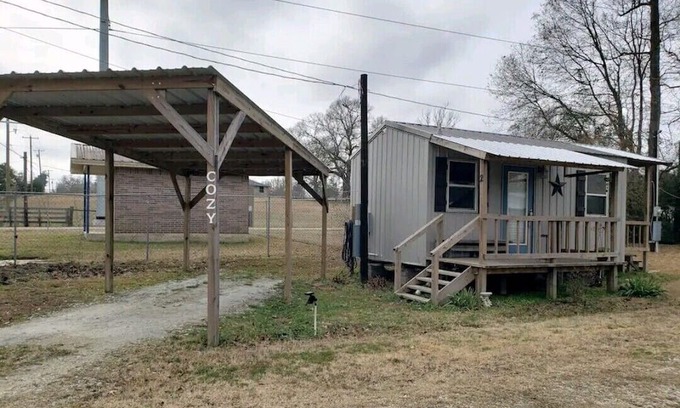 Lufkin Cabin | Cozy Corner Cabin close to hospitals