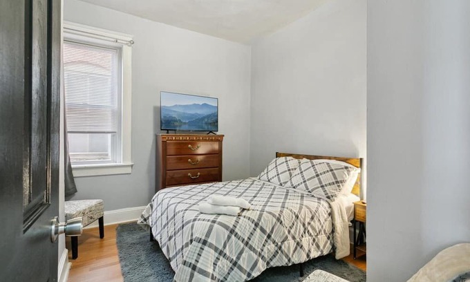 Central Newport News Apartment | This duplex is a 1 bedroom(s), 1 bathrooms, located in Newport News, VA.