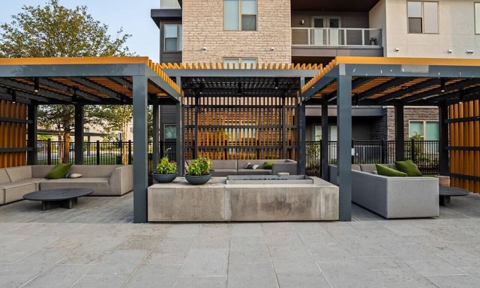Fort Worth Apartment | Serene Haven - 1 King BR | Pool | Gym | Laundry