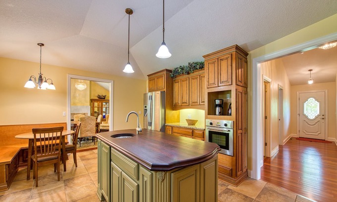 Waynesville House | Relax at Arabian Ridge - Waynesville, Canton