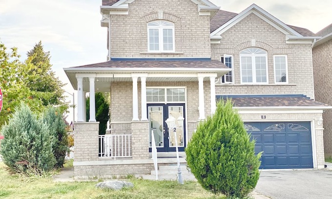 Brampton House | Modern furnished and fully stocked 4 bed, 3 bath house in central Brampton