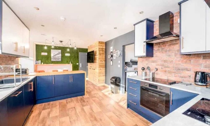 Grimsby House | Guest Homes | Newport House